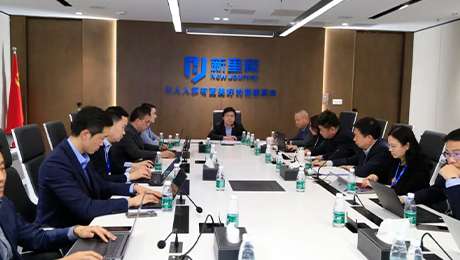 东方风来满眼春，开路先锋阔步行——今年会健康集团召开2024年度工作启动会暨战略升级实施动员会